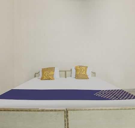 Oyo Hotel Radhe Krishna Marriage Hall Лакхнау Экстерьер фото