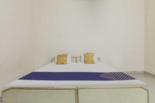Oyo Hotel Radhe Krishna Marriage Hall Лакхнау Экстерьер фото